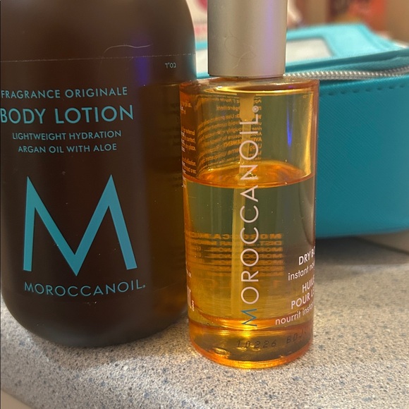 Moroccanoil Body Lotion & Dry Body Oil in Teal Zip Travel Case PLEASE READ - Picture 3 of 8